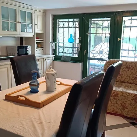 Holiday home Idevarlak In The Woods Budapest
